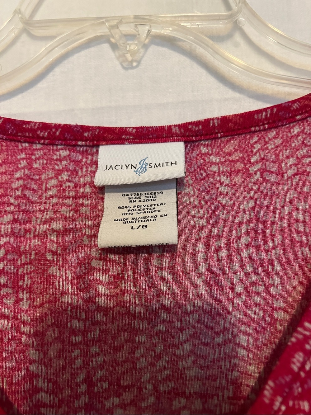 Jaclyn Smith Red V-Neck Short Sleeve Tee with Subtle Pattern - Picture 2 of 6